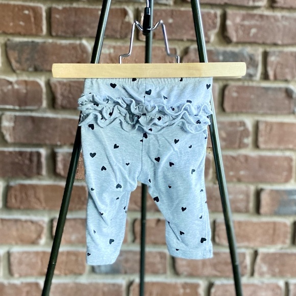 0-3M Old Navy 2 Pack Ruffle Leggings - Picture 3 of 6